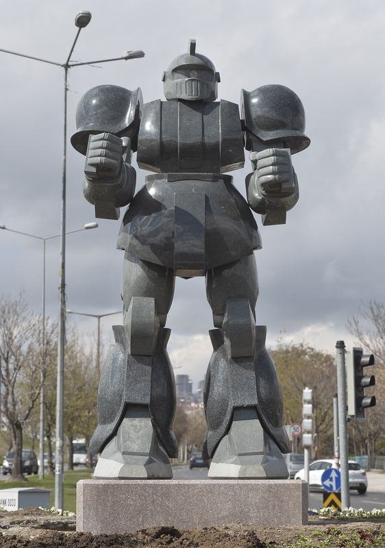 Robot heykeli kaldırıldı, yerine... 3