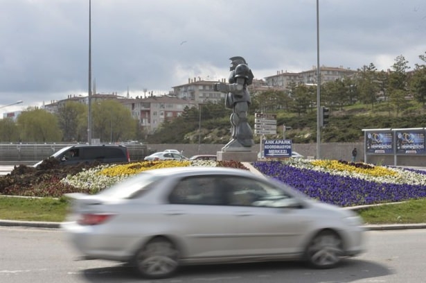 Robot heykeli kaldırıldı, yerine... 4