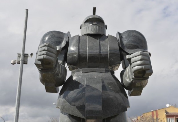 Robot heykeli kaldırıldı, yerine... 5