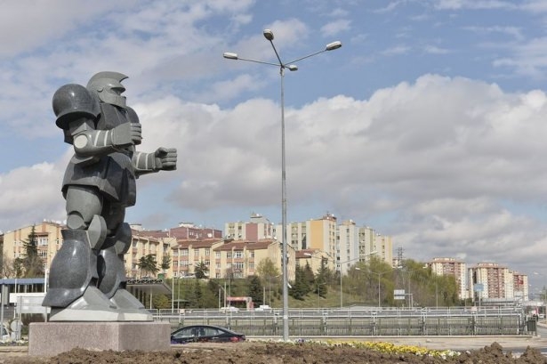 Robot heykeli kaldırıldı, yerine... 6