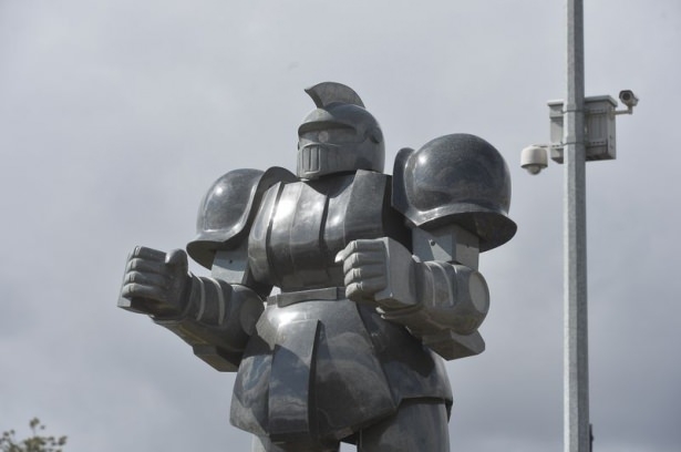 Robot heykeli kaldırıldı, yerine... 7