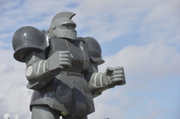 Robot heykeli kaldırıldı, yerine... 9