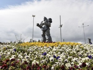 Robot heykeli kaldırıldı, yerine...