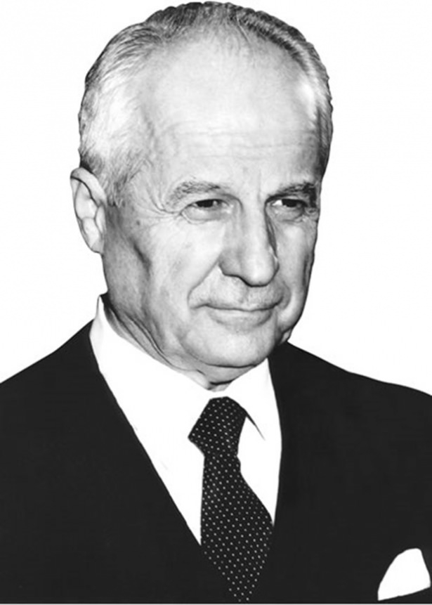 Kenan Evren kimdir? 12