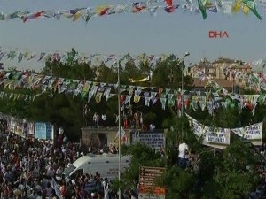HDP mitinginde patlama! Yaralılar var