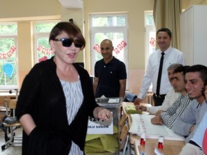 Ünlü isimler sandık başında