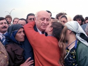 Siyasiler ve ünlülerden Süleyman Demirel mesajı