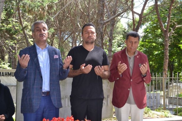 15 yıl oldu! Kemal Sunal, mezarı başında anıldı 1