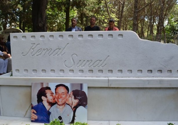 15 yıl oldu! Kemal Sunal, mezarı başında anıldı 5