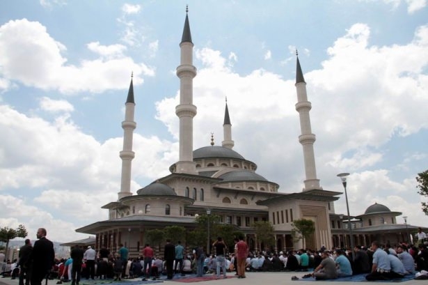 Beştepe Millet Camii dualarla açıldı 31