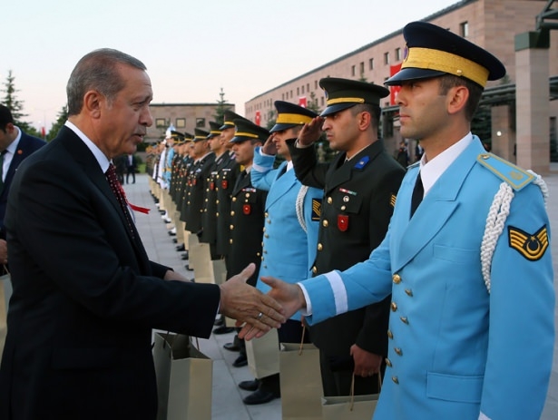 Erdoğan askerlerle iftar yaptı 10