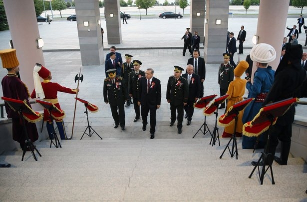 Erdoğan askerlerle iftar yaptı 7