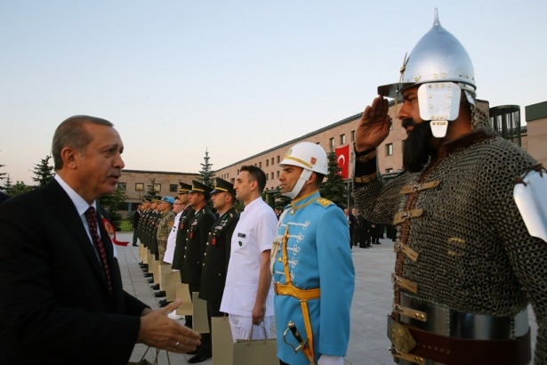 Erdoğan askerlerle iftar yaptı 9
