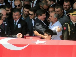 Şehitlerimize son görev