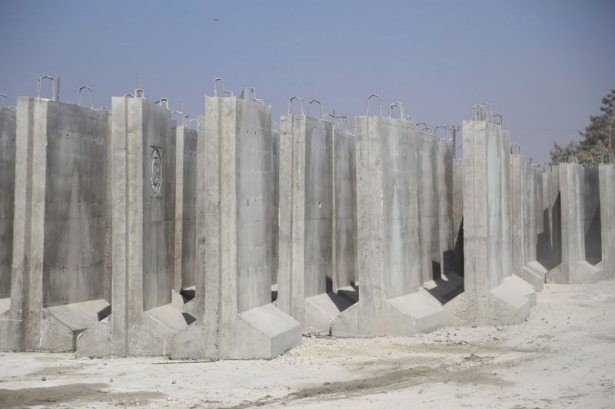 Suriye sınırına 3 metrelik beton duvar 6