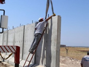 Suriye sınırına 3 metrelik beton duvar