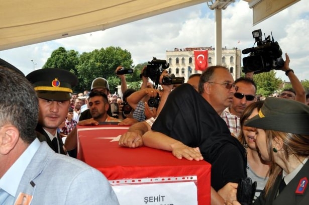 Şehit cenazesi öncesi gerginlik 1