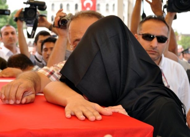 Şehit cenazesi öncesi gerginlik 11