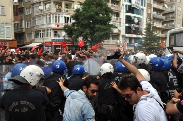 Şehit cenazesi öncesi gerginlik 15