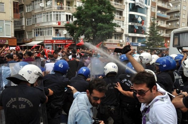 Şehit cenazesi öncesi gerginlik 8