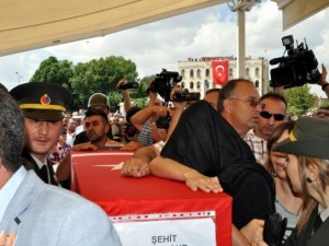 Şehit cenazesi öncesi gerginlik