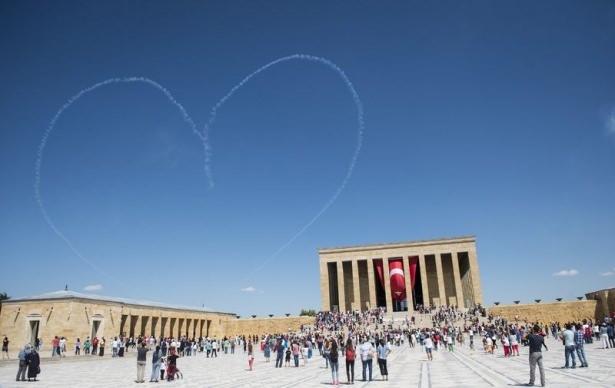 Türk Yıldızlarının gösteri uçuşu nefes kesti 10