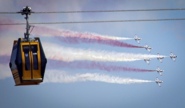 Türk Yıldızlarının gösteri uçuşu nefes kesti 13