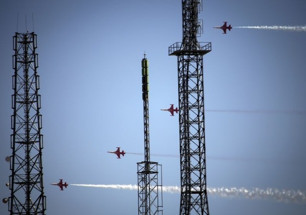 Türk Yıldızlarının gösteri uçuşu nefes kesti 18