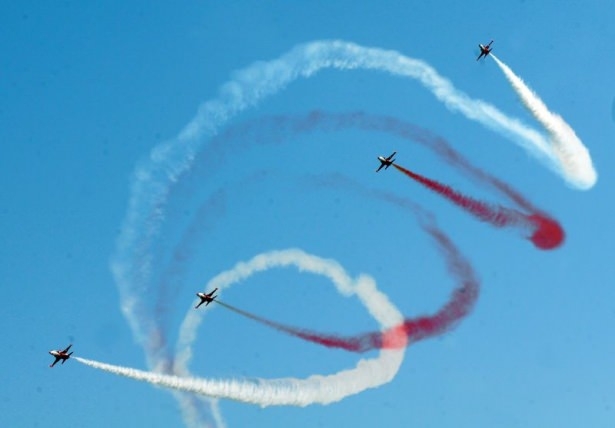 Türk Yıldızlarının gösteri uçuşu nefes kesti 22