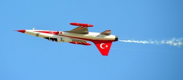 Türk Yıldızlarının gösteri uçuşu nefes kesti 3