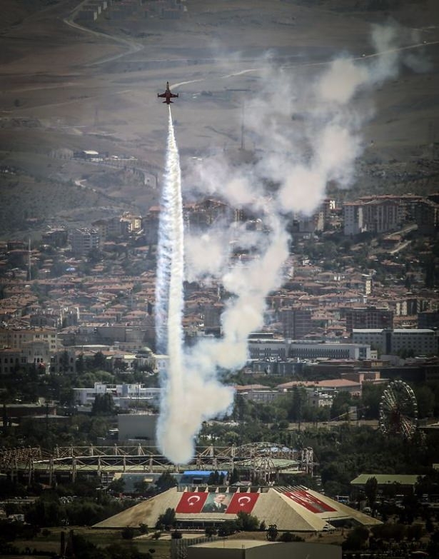 Türk Yıldızlarının gösteri uçuşu nefes kesti 8