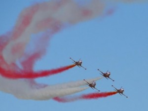 Türk Yıldızlarının gösteri uçuşu nefes kesti