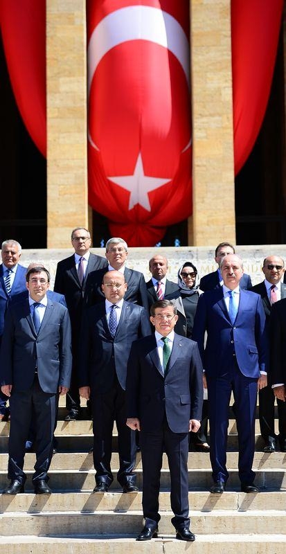 Kabine üyeleri Anıtkabir'de 24