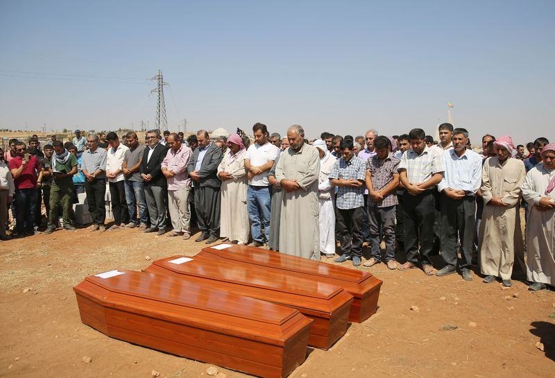 Minik Aylan, gözyaşlarıyla toprağa verildi 10