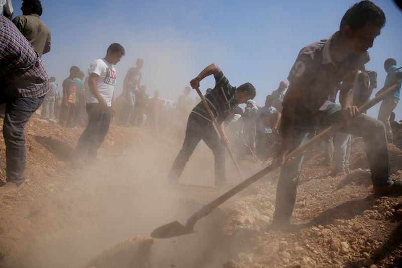 Minik Aylan, gözyaşlarıyla toprağa verildi 3
