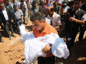 Minik Aylan, gözyaşlarıyla toprağa verildi