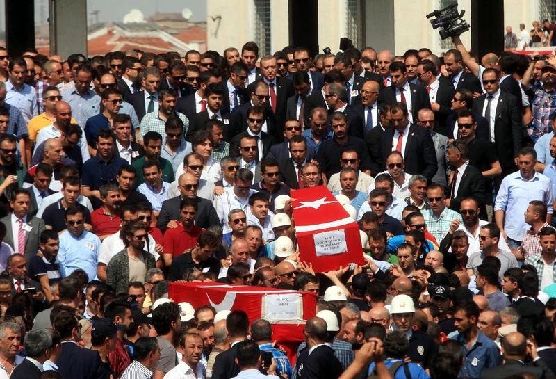 Iğdır şehitlerine son görev 21