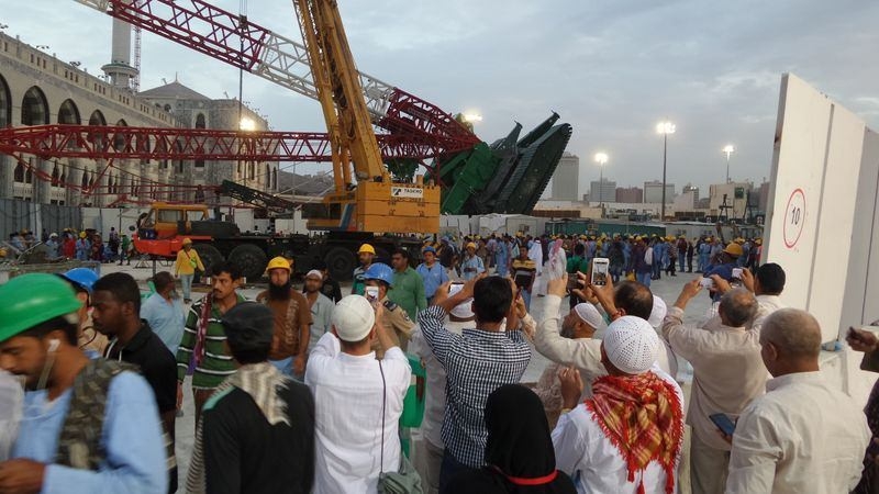 Mekke'de vinç kazası: 107 ölü 11