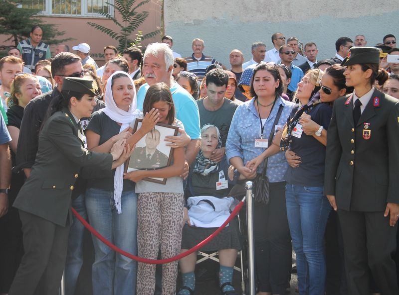 Sehit binbaşı son yolculuguna ugurlandi 12