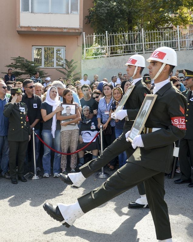 Sehit binbaşı son yolculuguna ugurlandi 35