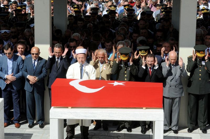 Sehit binbaşı son yolculuguna ugurlandi 39