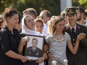 Sehit binbaşı son yolculuguna ugurlandi