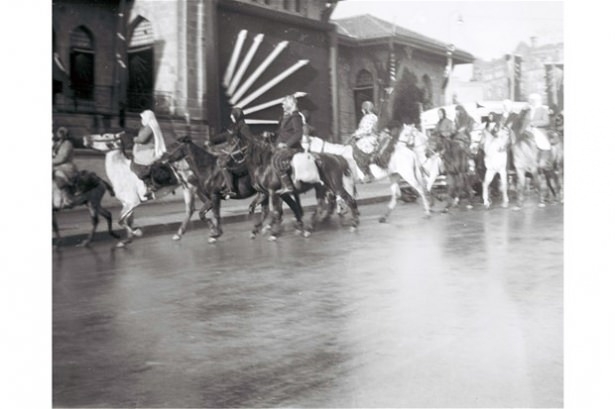 Cumhuriyetin 10. yılı kutlamaları ilk kez yayınlandı 1