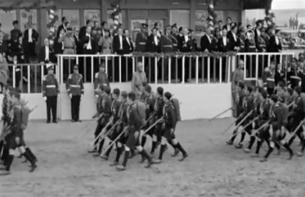 Cumhuriyetin 10. yılı kutlamaları ilk kez yayınlandı 13