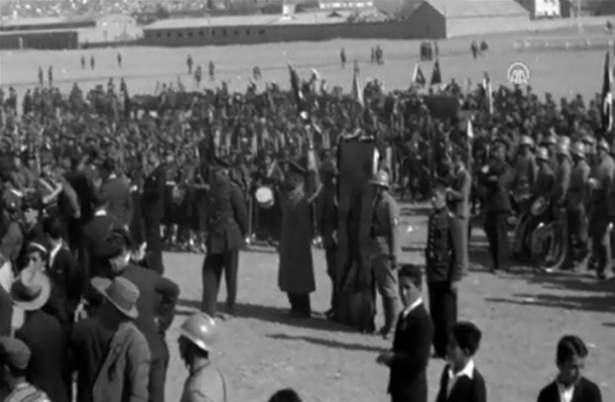 Cumhuriyetin 10. yılı kutlamaları ilk kez yayınlandı 16