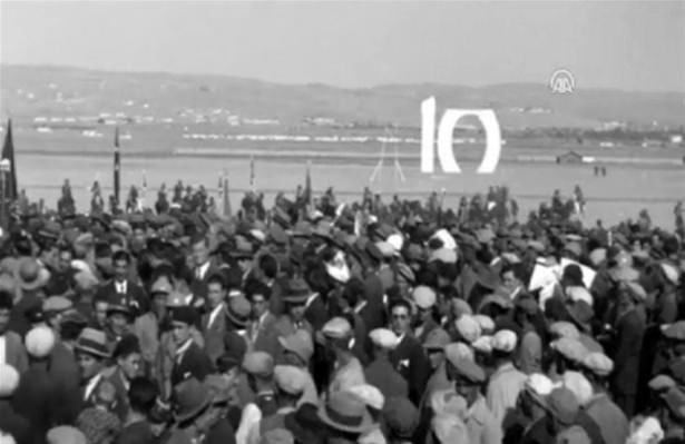 Cumhuriyetin 10. yılı kutlamaları ilk kez yayınlandı 17