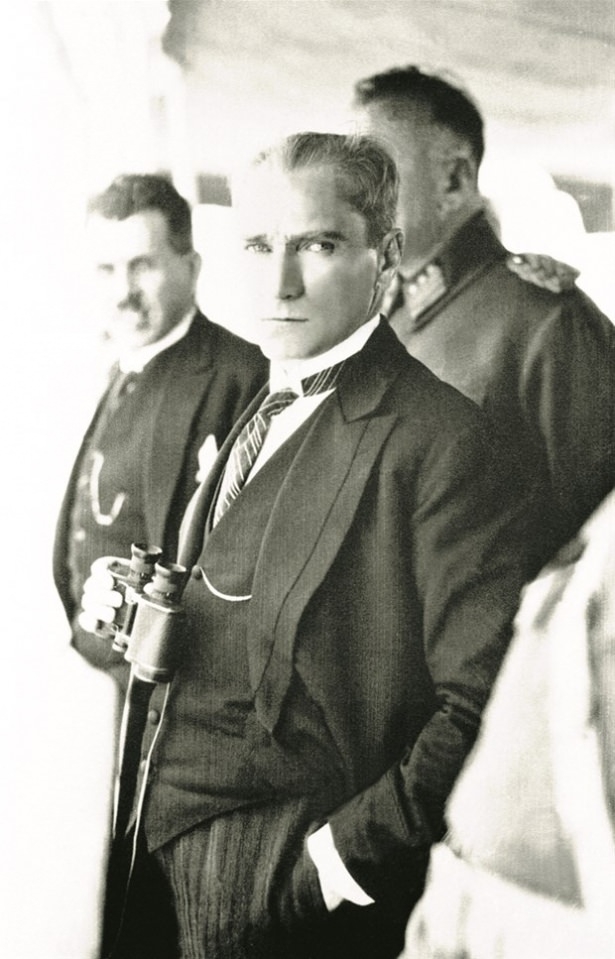 Cumhuriyetin 10. yılı kutlamaları ilk kez yayınlandı 2