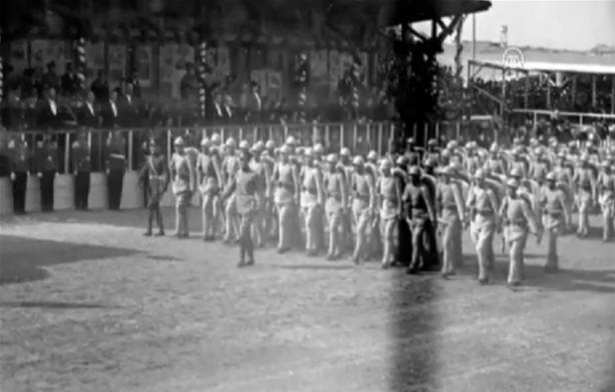 Cumhuriyetin 10. yılı kutlamaları ilk kez yayınlandı 24