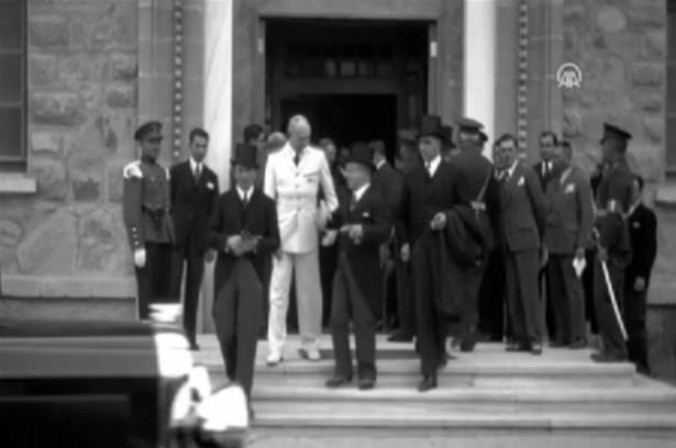 Cumhuriyetin 10. yılı kutlamaları ilk kez yayınlandı 25