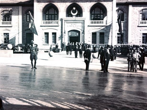 Cumhuriyetin 10. yılı kutlamaları ilk kez yayınlandı 3